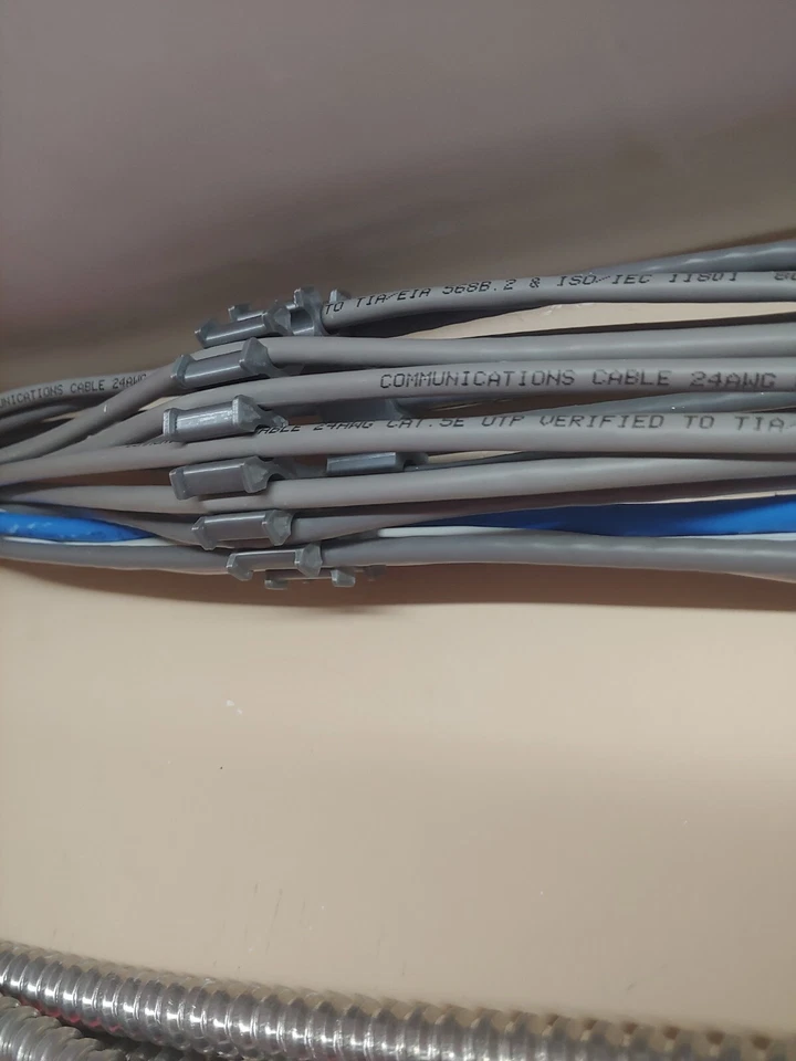 16 Cable Ethernet Comb/Organizer CAT 6/6A 8MM OD - Image 3 of 4