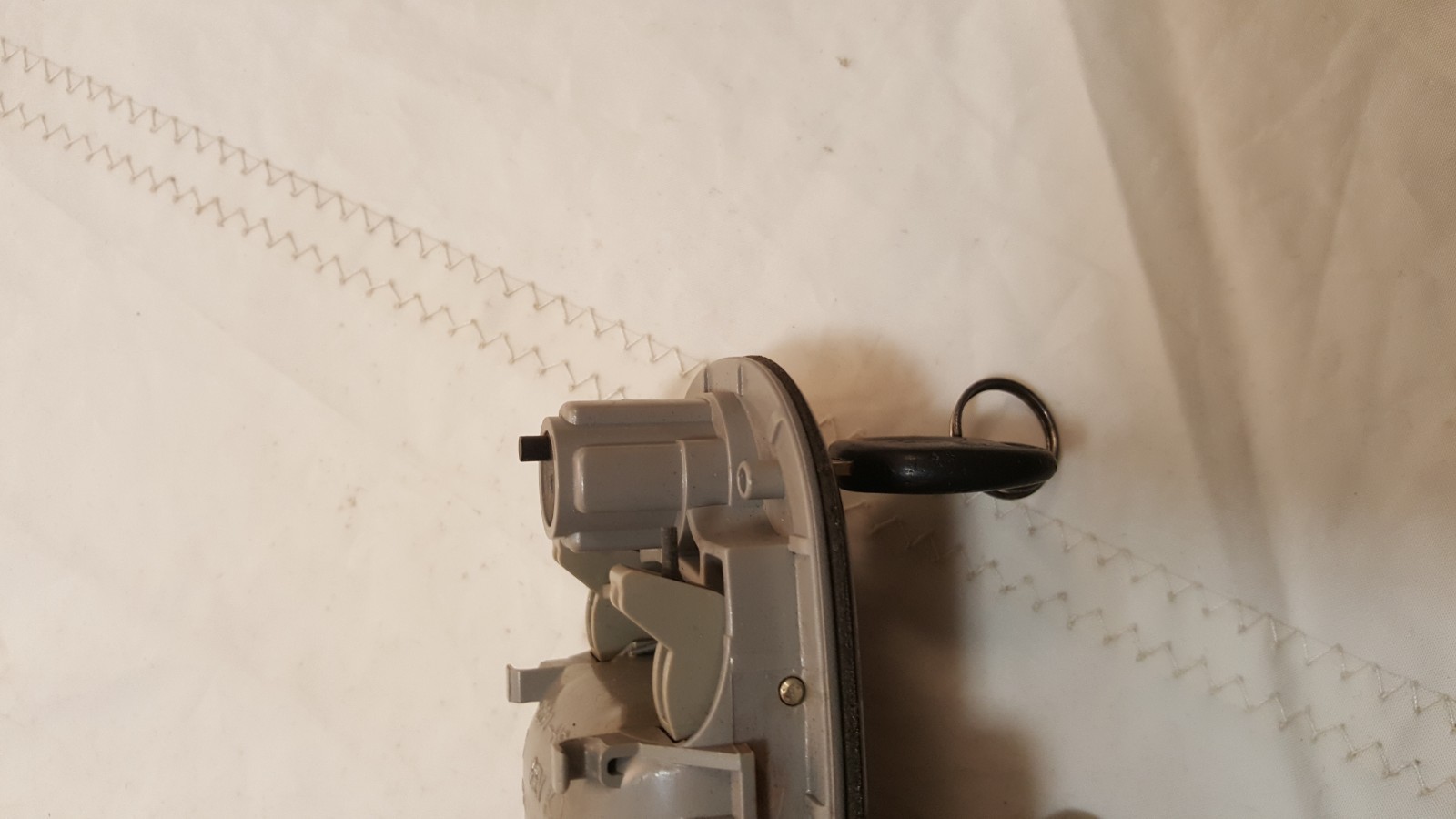 2002 Buick Rendezvous Wood Grain Glove Box Latch w/Key eBay