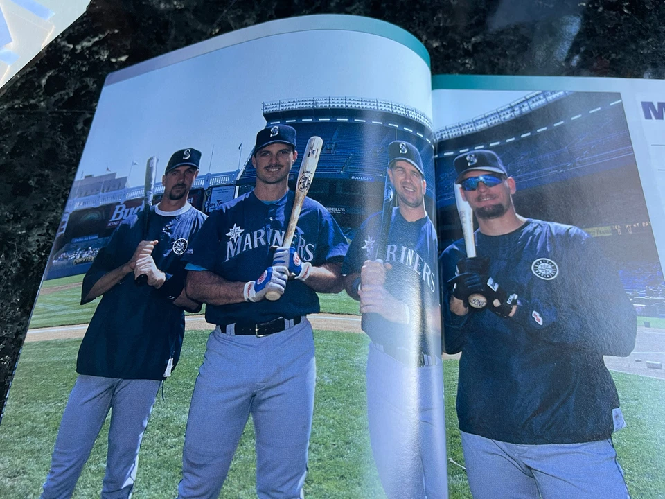 1995 Playoffs Seattle Mariners Magazine  Post Season Edition Signed By Griffey! - Image 4 of 4