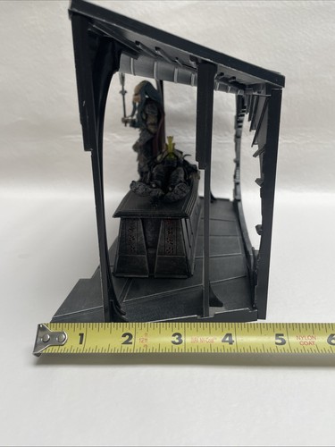 McFarlane Toys AVP Alien Vs Predator Playsets Birth Of The Hybrid - Picture 16 of 17