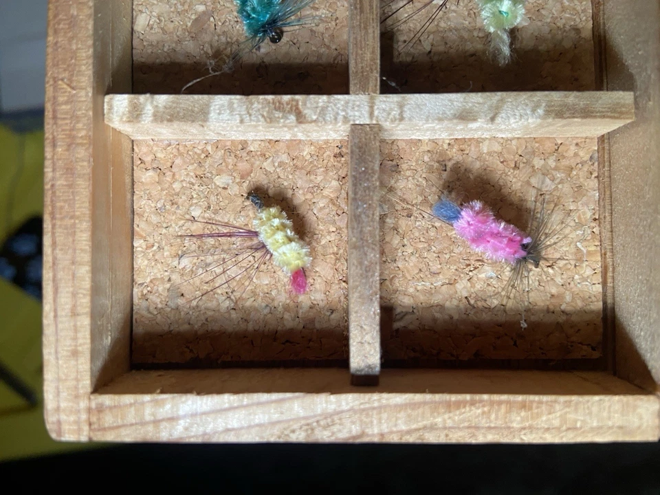 Colección de ninfas ponderadas Orvis, con folleto. Viene con caña de bambú japonesa. Foto 4 de 4