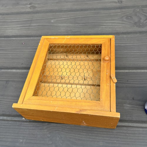 SMALL PINE WIRE MESH FRONTED KEY CUPBOARD FREESTANDING/ WALL HANGING - Picture 12 of 12
