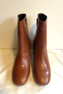 NWOB Vagabond Nicole Boot EU Size 40 Brown