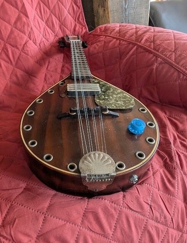 VINTAGE REGAL BLUE COMET MANDOLIN / PSYCO-BILLIE MODS / CHECK IT OUT - Picture 12 of 12