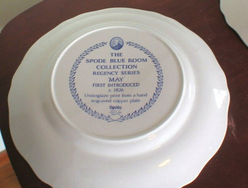 Two Spode Blue Room Collection Regency Series Dinner Plates, 'May', 'Trophies' - Picture 5 of 5