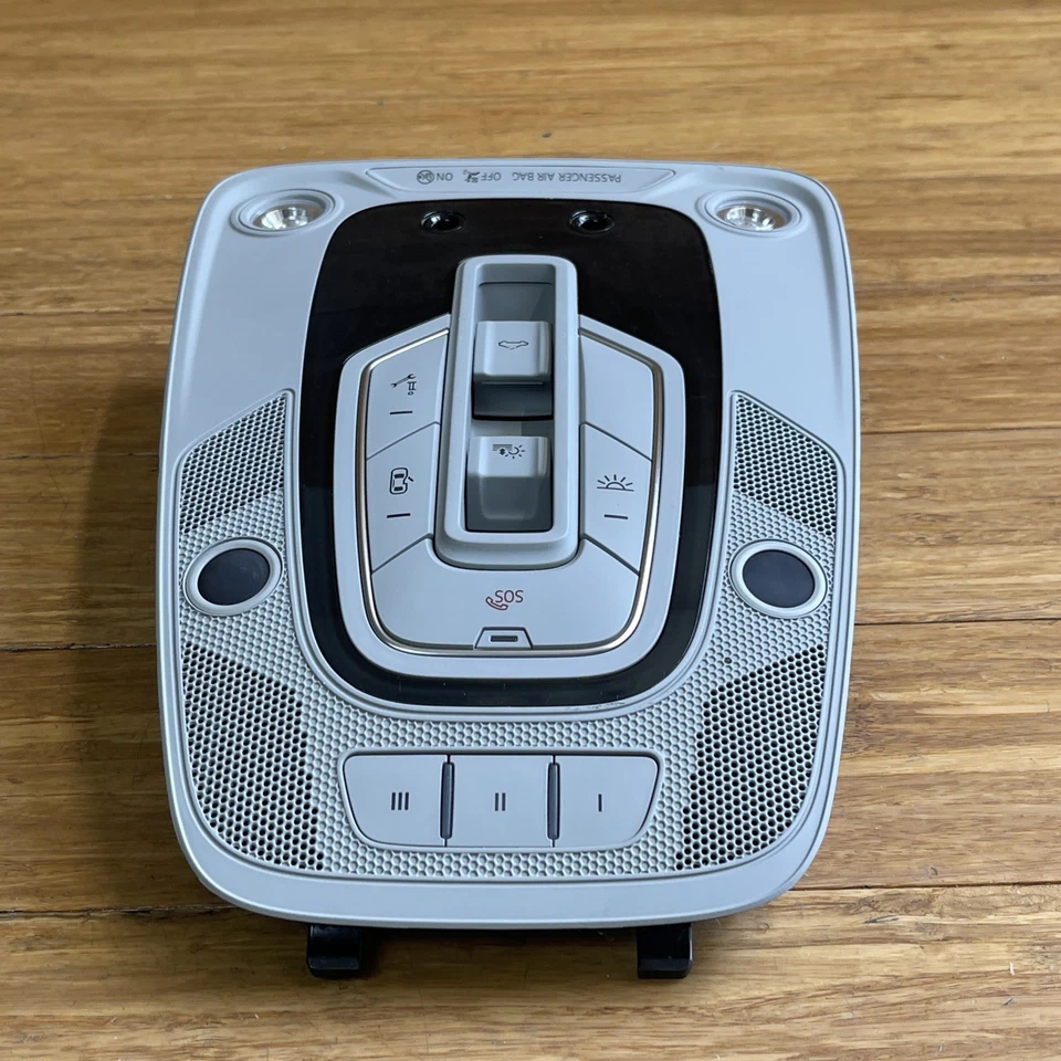 Luz domo interior gris Audi Q5 2018-2023 OEM CON controles de techo corredizo Foto 4 de 4