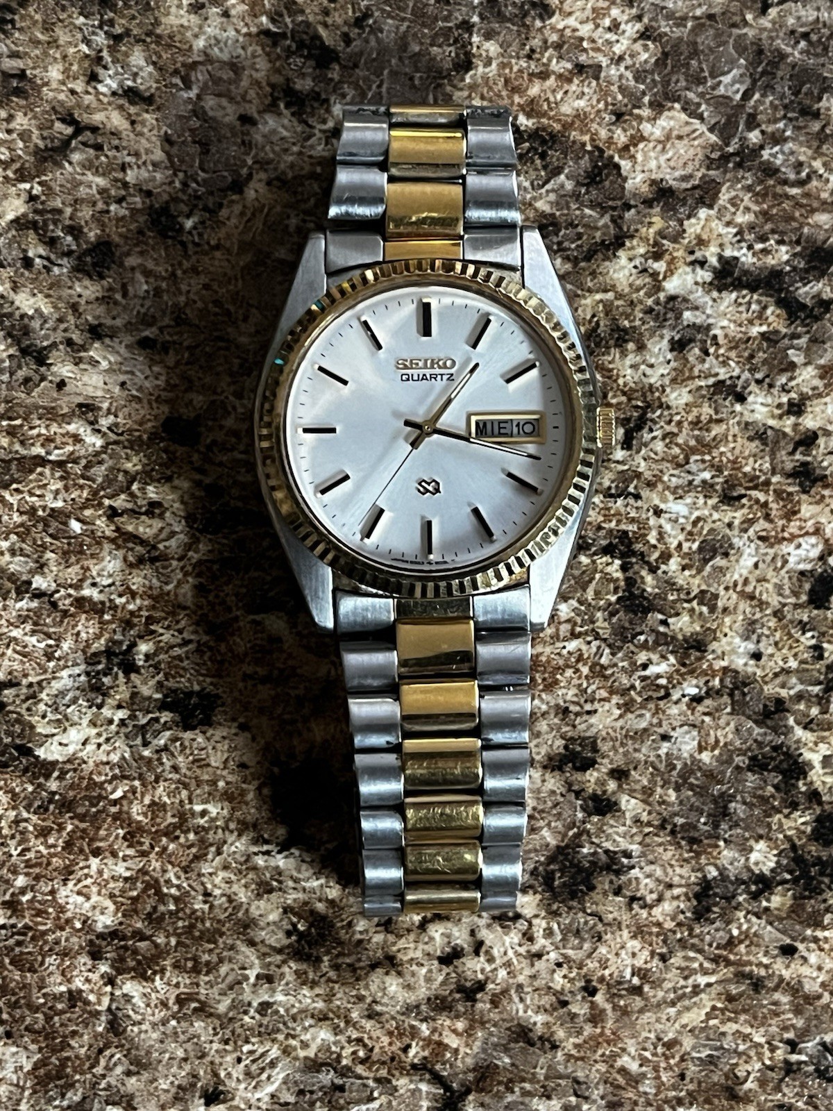 – Day-Date Watch Two-Tone Quartz Vintage Made SQ Japan Seiko - vintagewatches.pk