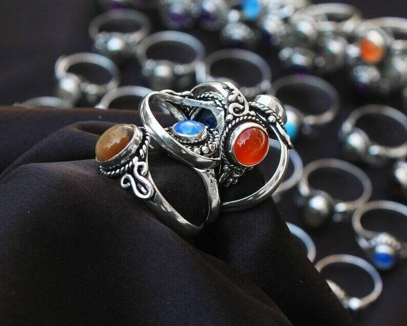 Lote de anillos hippies enchapados en plata de ley 925 con piedras preciosas brillantes de calcedonia y mezcla Foto 2 de 4
