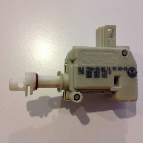 9805 VW PASSAT JETTA BEETLE FUEL DOOR RELEASE ACTUATOR 3B0 959 782 eBay