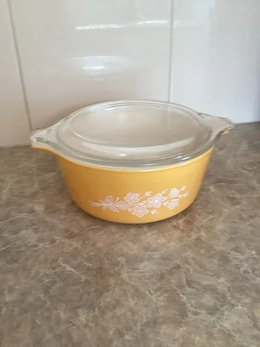 Vintage Pyrex 472-B Butterfly Gold 750ml Casserole Dish with Genuine Lid