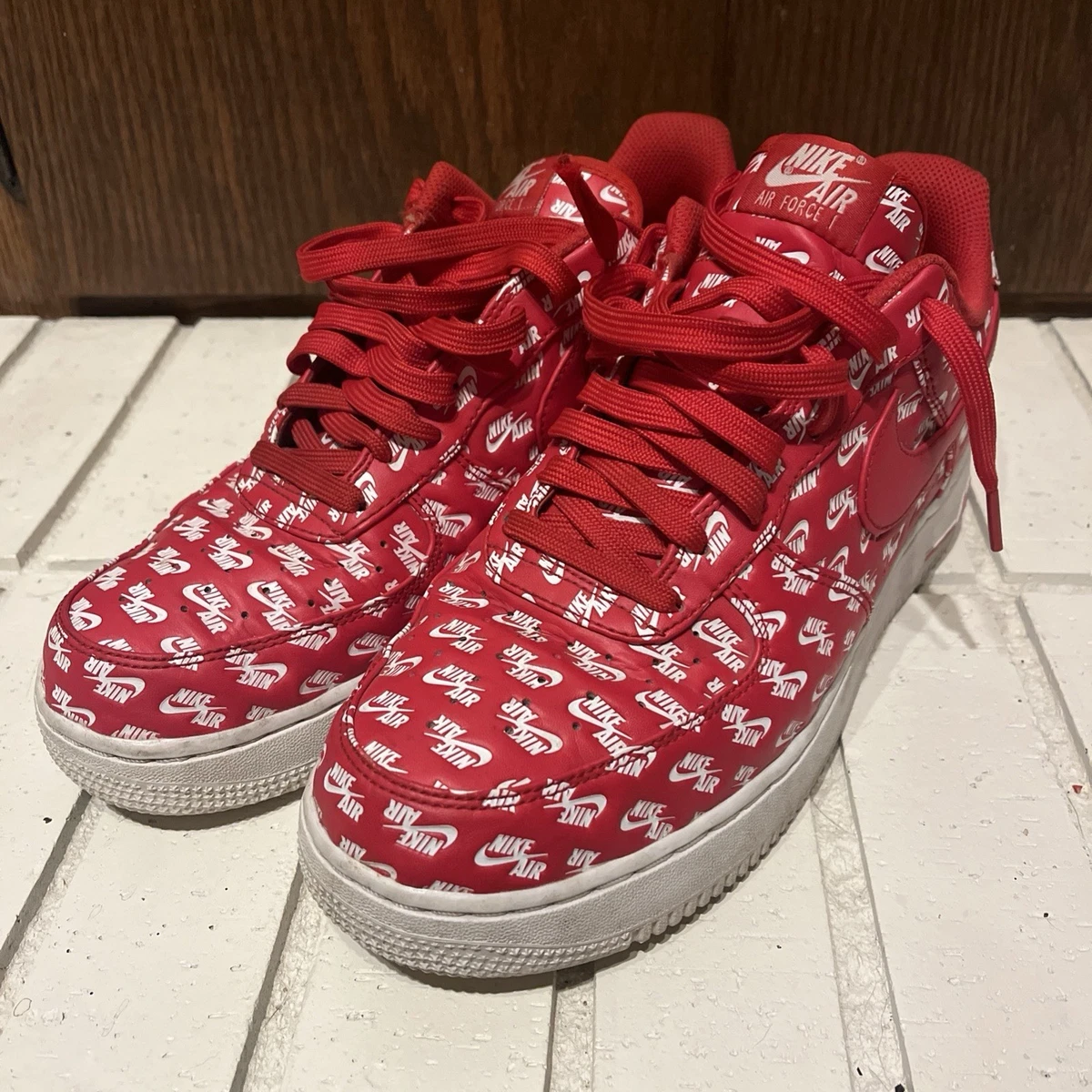 Las mejores ofertas en Nike Air Force 1 07 QS Low All Over Logo
