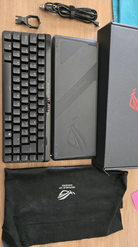 ROG Falchion Ace HFX Tastiera Cablata Meccanica da Gaming Illuminazione RGB - Immagine 3 di 4