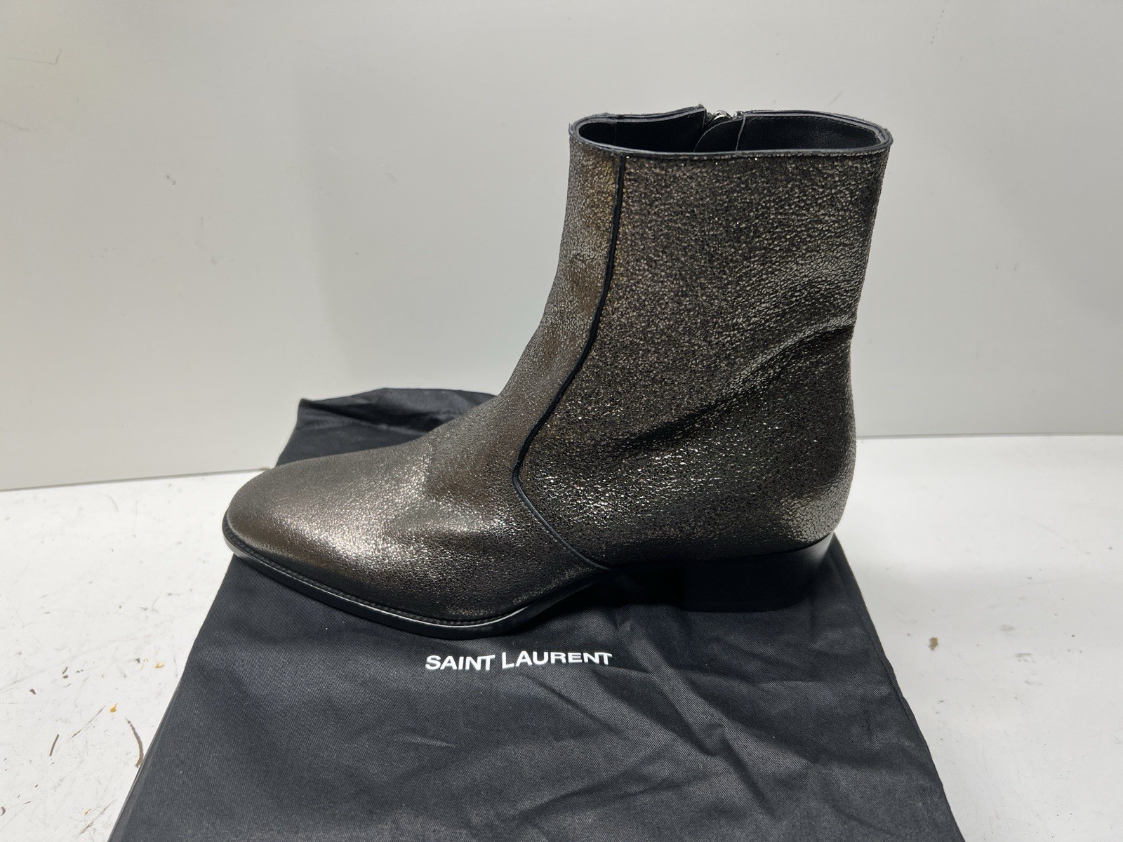 Stivaletti Saint Laurent Paris Wyatt Evora con zip canna di fucile metallizzati nuovi con scatola taglia 42