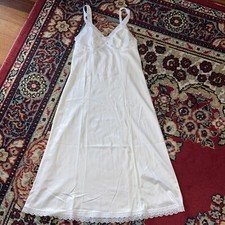 VINTAGE VANITY FAIR NEGLIGEE SLIP WHITE LACE ANTRON III SILKY NYLON SATIN SZ-34
