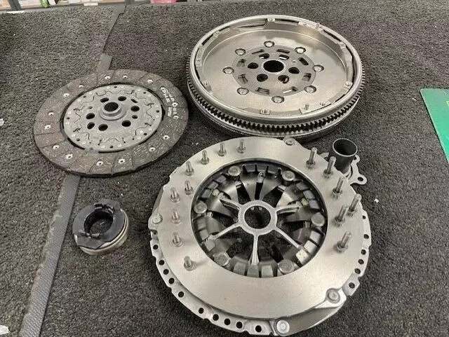 DUAL MASS FLYWHEEL CLUTCH KIT SKODA OCTAVIA SUPERB MK2 3T5 3T4 1Z3 1Z5 1.9TDi