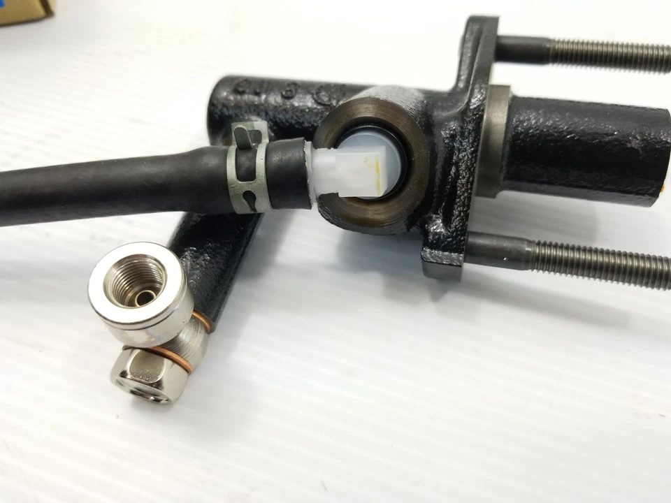 Cilindro maestro de embrague genuino OEM Mazda FE05-41-990A 2004-2008 RX-8 Foto 4 de 4