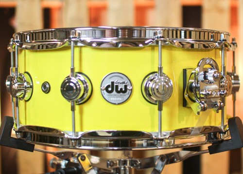 DW 5.5x14 Collectors Maple Solid Chrome Yellow Super Solid Snare Drum SO#1288930 - Picture 2 of 6