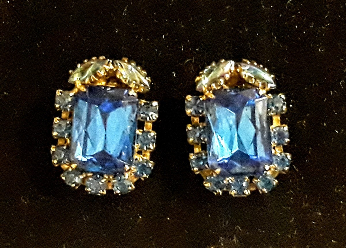 Vintage Blue Rhinestone Clip Earrings Runway Larie Flower Petal Design Goldtone  View 3