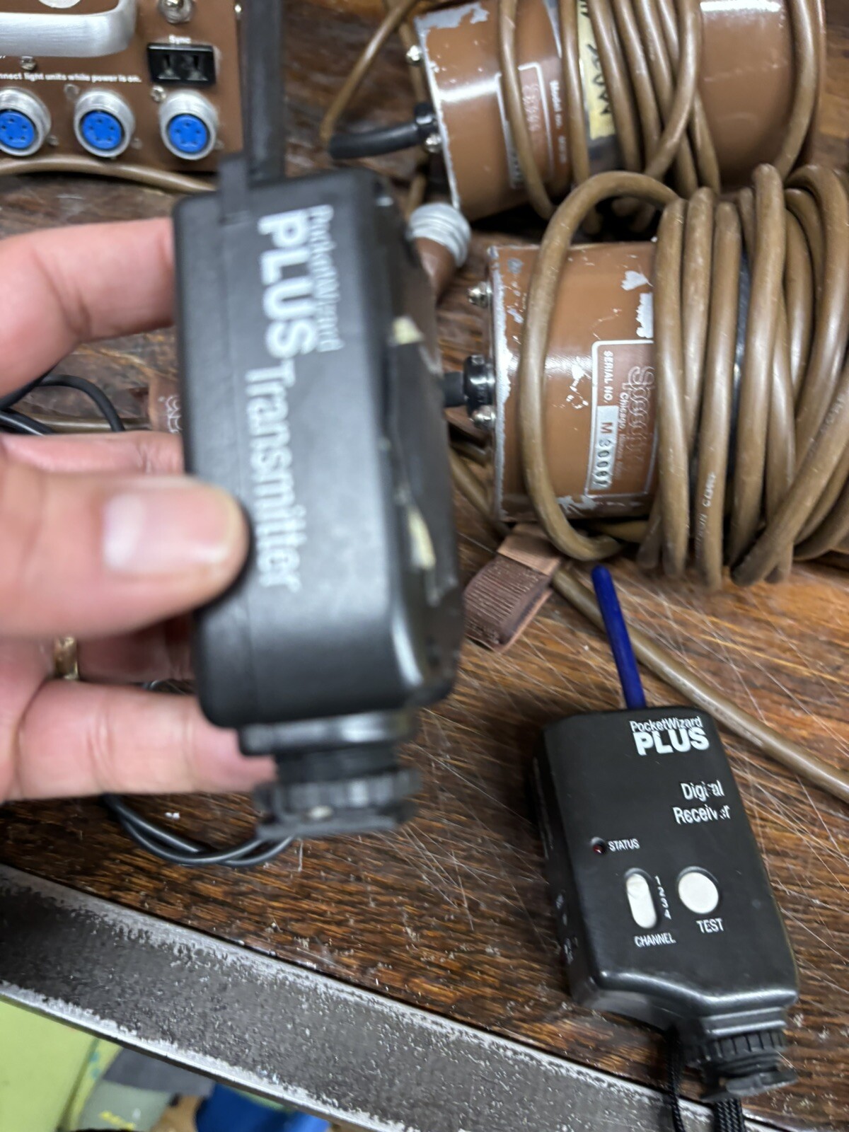 LOT Speedotron D402 power pack, 4 heads M11 & MW3R 2 PocketWizard case & case