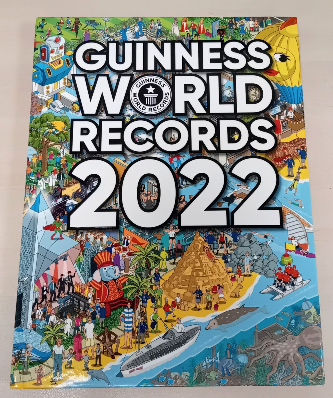 Guinness World Records 2022 by Guinness World Records (Hardcover book, 2021)