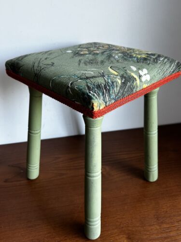 Vintage Painted Wooden Green Stool Upholstered Farmhouse In Printed 60s fabric - Picture 11 of 14