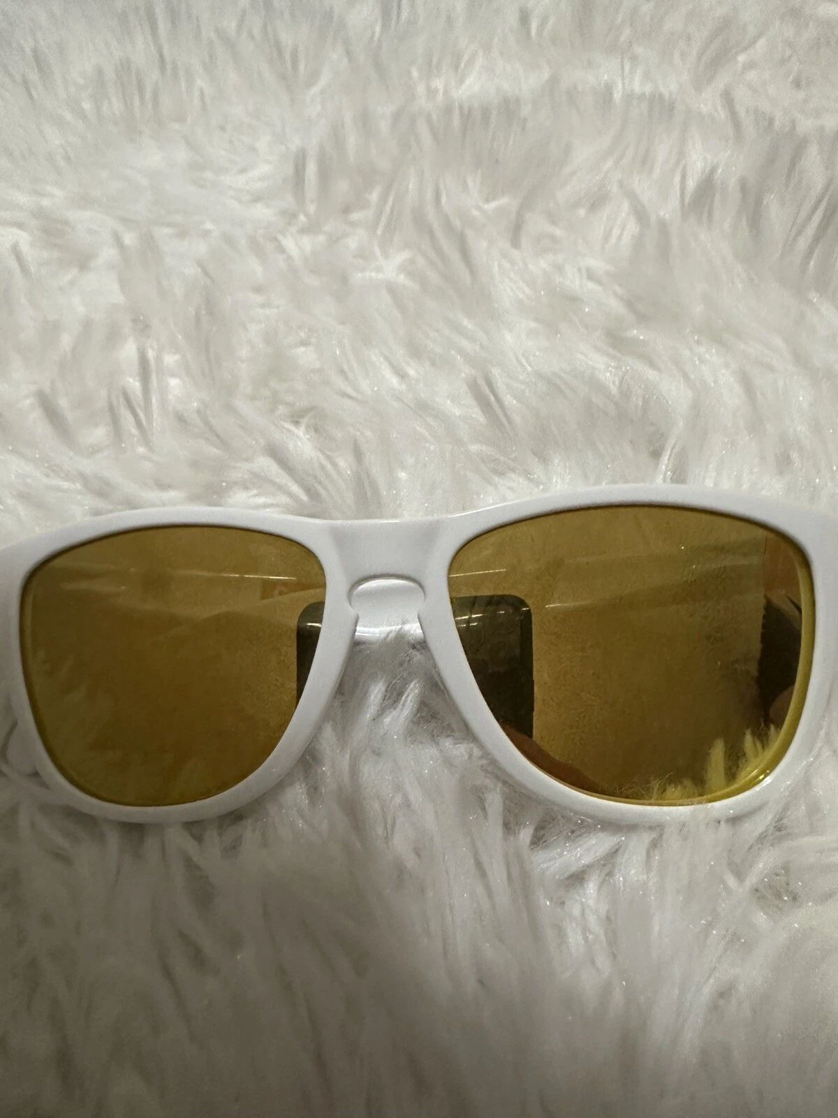 Lunettes de soleil Supreme x Oakley Frogskin monture blanche / verres polarisés dorés