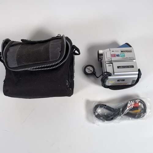 JVC MX7000 Digital Video Camcorder Silver with Camera Bag Spares