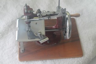 Vintage Hand Crank Toy Miniature Sewing Machine Essex Mk1 Wood Base 1940s