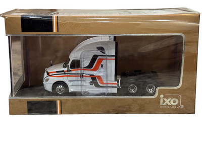 IXO 2018 FREIGHTLINER CASCADIA White with Stripes 1/64 64TR013A