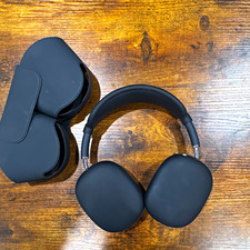 Apple AirPods Max Wireless Bluetooth ANC Over-Ear Headphones Black w/ Case