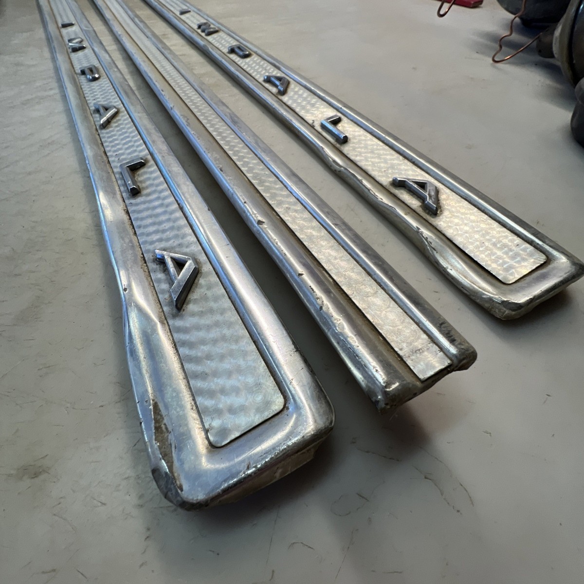 1963 Chevy Impala 2 Door Side Trim Belt Molding 63 Chevrolet OEM