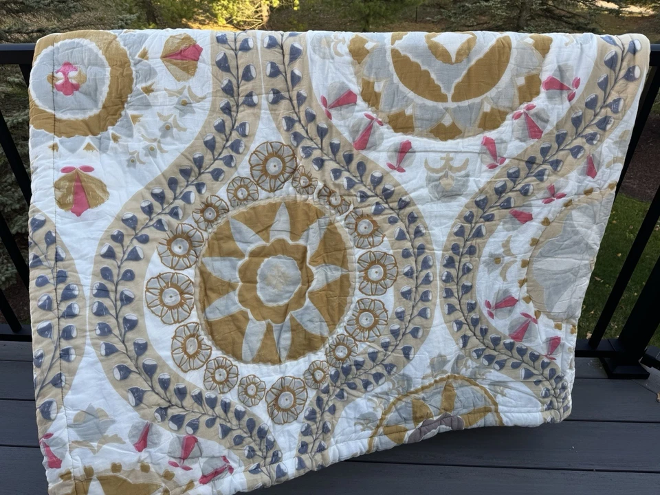 Edredón reversible de algodón Anthropologie Cornelia Queen Courtepointe Grandeur Foto 4 de 4