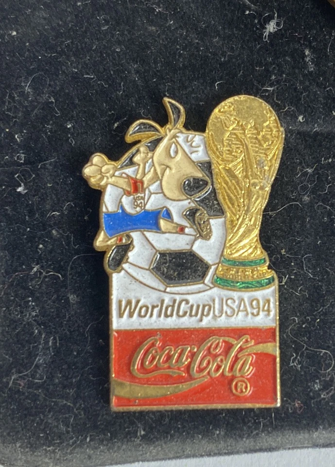 M520 Five Coca Cola Worldcup USA 94 Striker Mascot Soccer Pin's In VGC - image 2 of 4