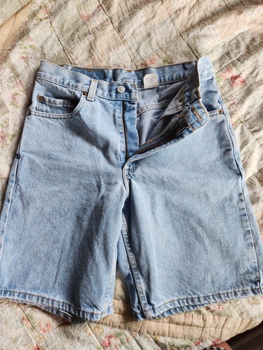 Vintage Levis 550 relaxed fit women's denim jean shorts size 30. Above knee jort