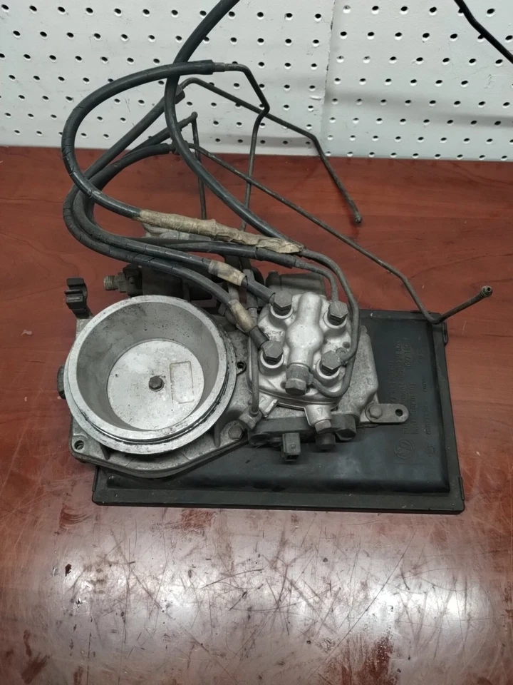 VOLKSWAGEN AUDI OEM CORRADO GOLF PASSAT ENGINE MOTOR FUEL INJECTION DISTRIBUTOR - Image 2 of 4