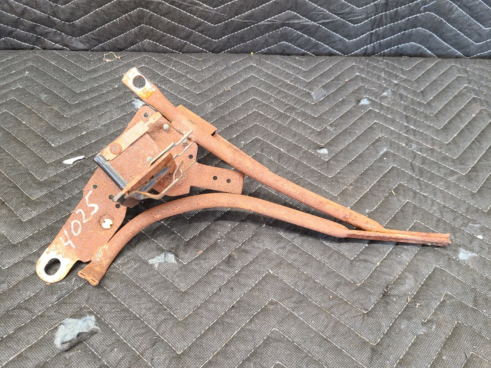 7986 Ford Mustang Fox Body Steering Column Support Brackets Under Dash