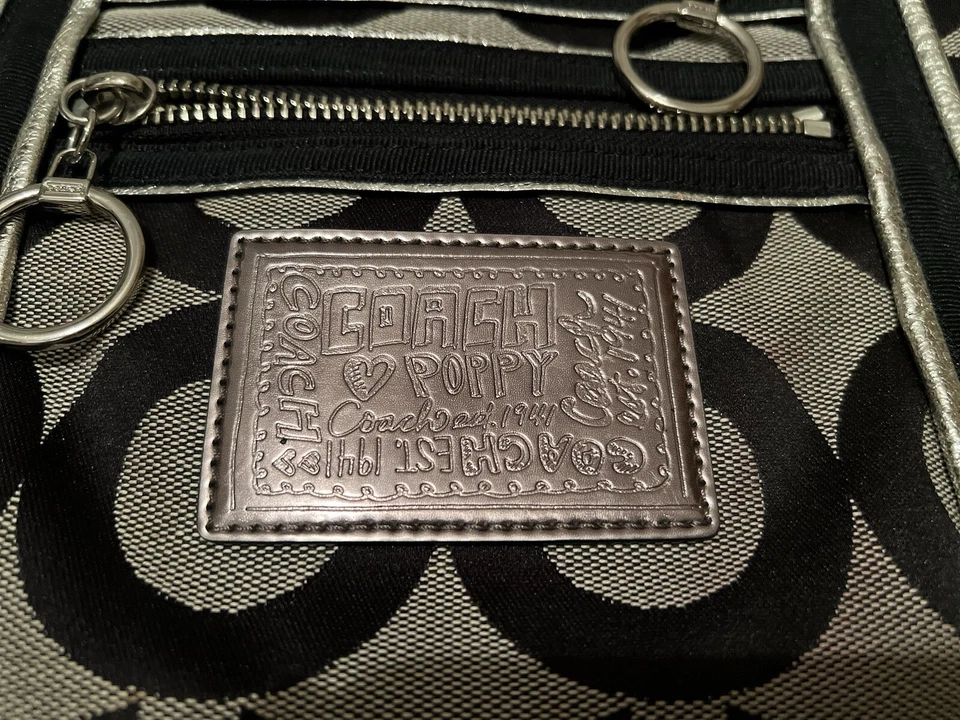 Bolso de hombro Coach gris y negro Poppy Signature Foto 2 de 4