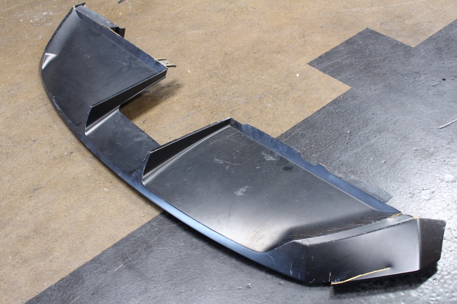 Lamborghini Gallardo Coupe, Spyder, Rear Valance, Dmg, Used, P/N 400807527