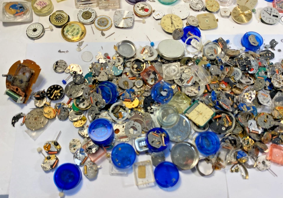LARGE MIXED LOT OF VINTAGE WATCH PARTS, ROLEX DIALS, WATCH REPAIR STEAMPUNK ART - Image 4 of 4