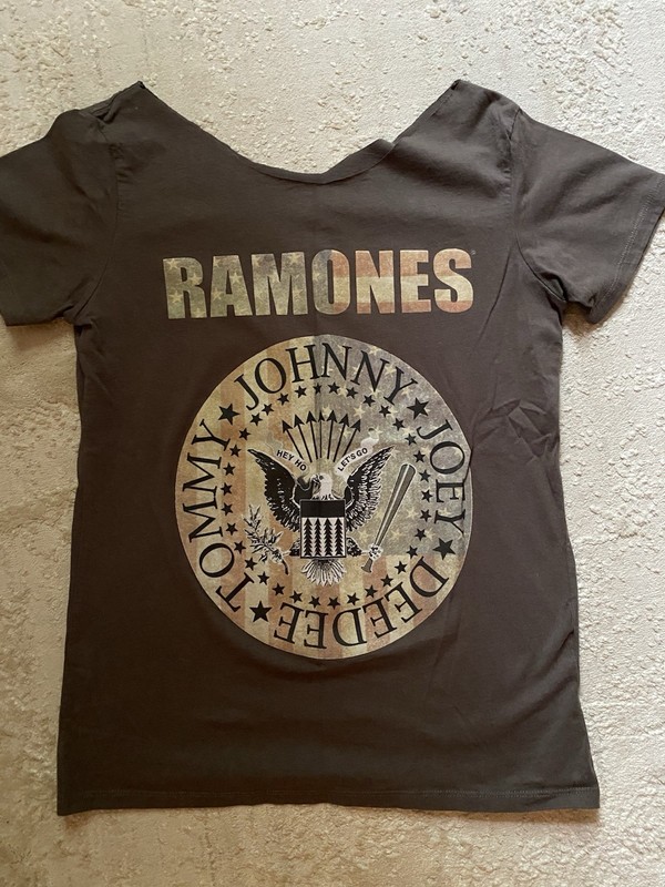 Ramones Vintage Distressed T-Shirt (women's S/M)