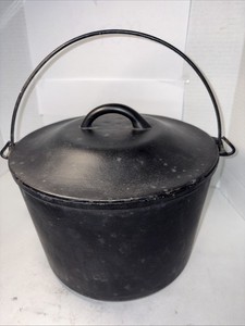 Vintage Unknown Maker Cast Iron Dutch Oven With Lid 10” X 6-5/8” Has Crack