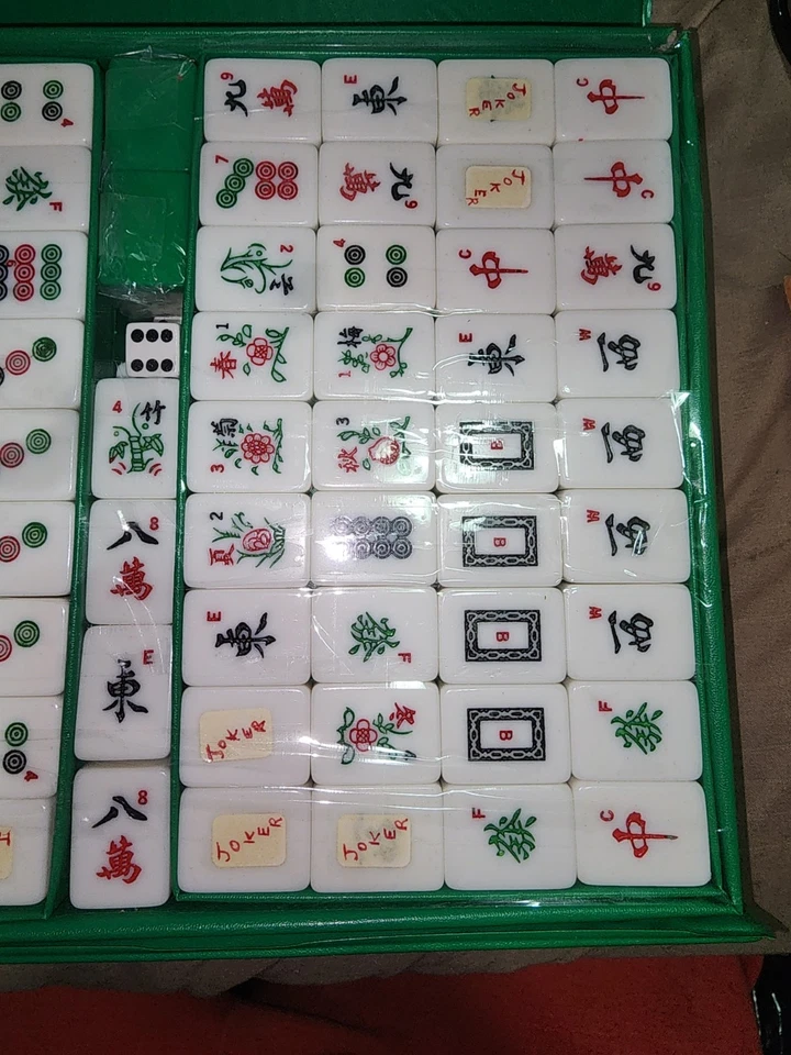 Juego Mahjong Vintage Blanco Lucite Clip Estuche de Viaje Foto 2 de 4