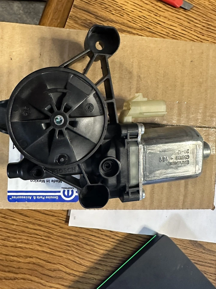 Motor regulador ventana izquierda journey 2009-2020 genuino Mopar 68209825AB Foto 2 de 3