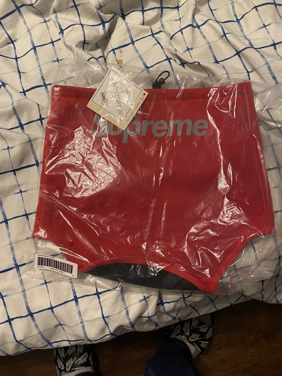 Supreme Windstopper Neck Gaiter Red FW23 Supreme New York Supreme Windstopper Neck Gaiter Red FW23 Supreme New York