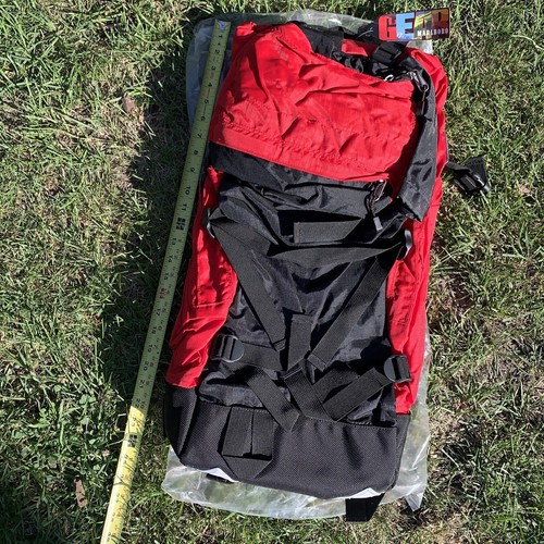 Marlboro Vintage NOS Backpack Bag Red Black Miles Promotion Camp Hike Retro - Picture 5 of 23