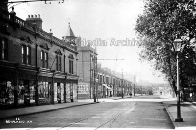 bzz-60 Street View mit Straßenbahn, Newland Avenue, Hull, Yorkshire. Foto