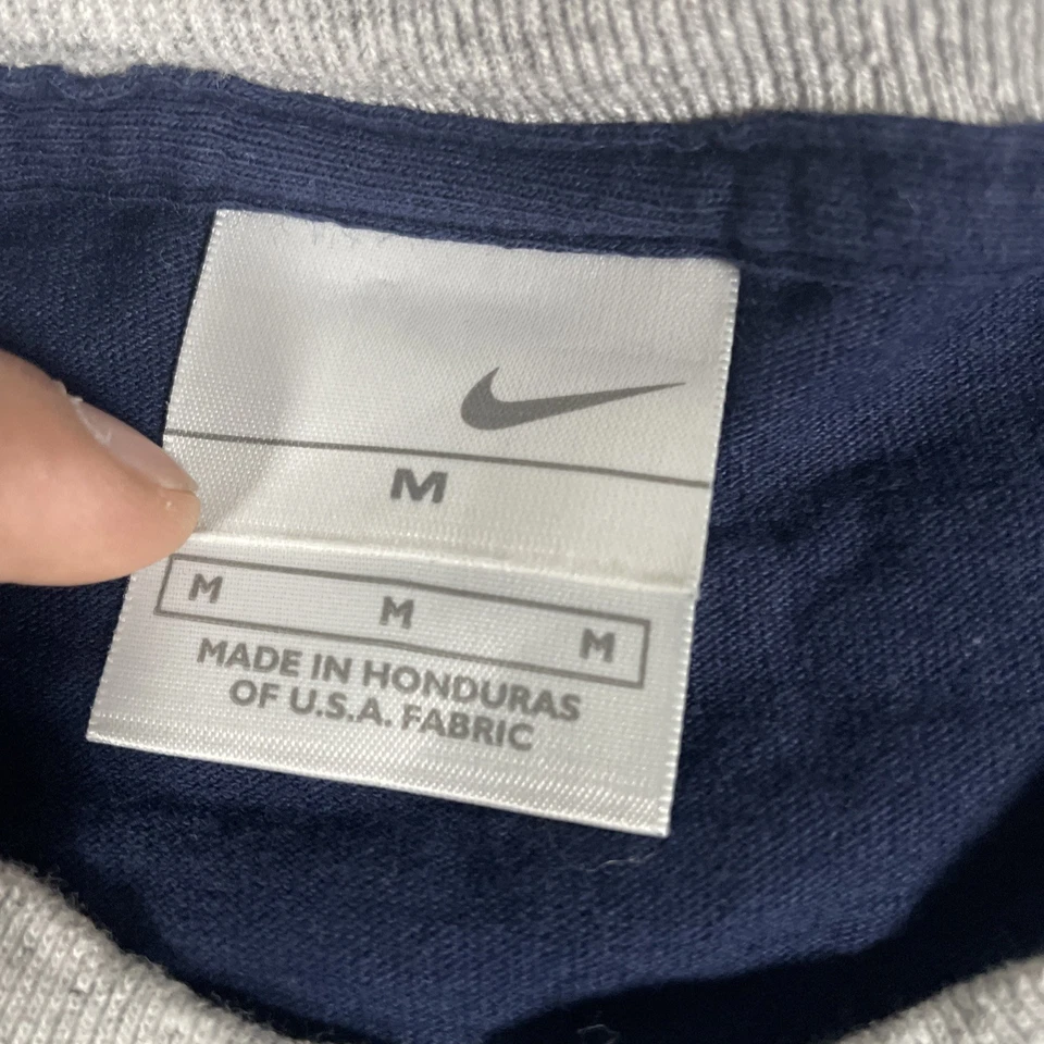 Camisa Nike Para Hombres Mediana Azul Marino Manga Larga Swoosh Etiqueta Plateada Y2K De Colección Foto 2 de 4