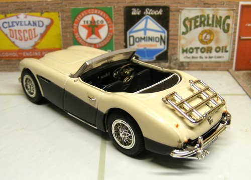 Corgi Classics CC02501 Austin-Healey 3000 MkI 2 Door Roadster FREE P+P - Picture 5 of 5