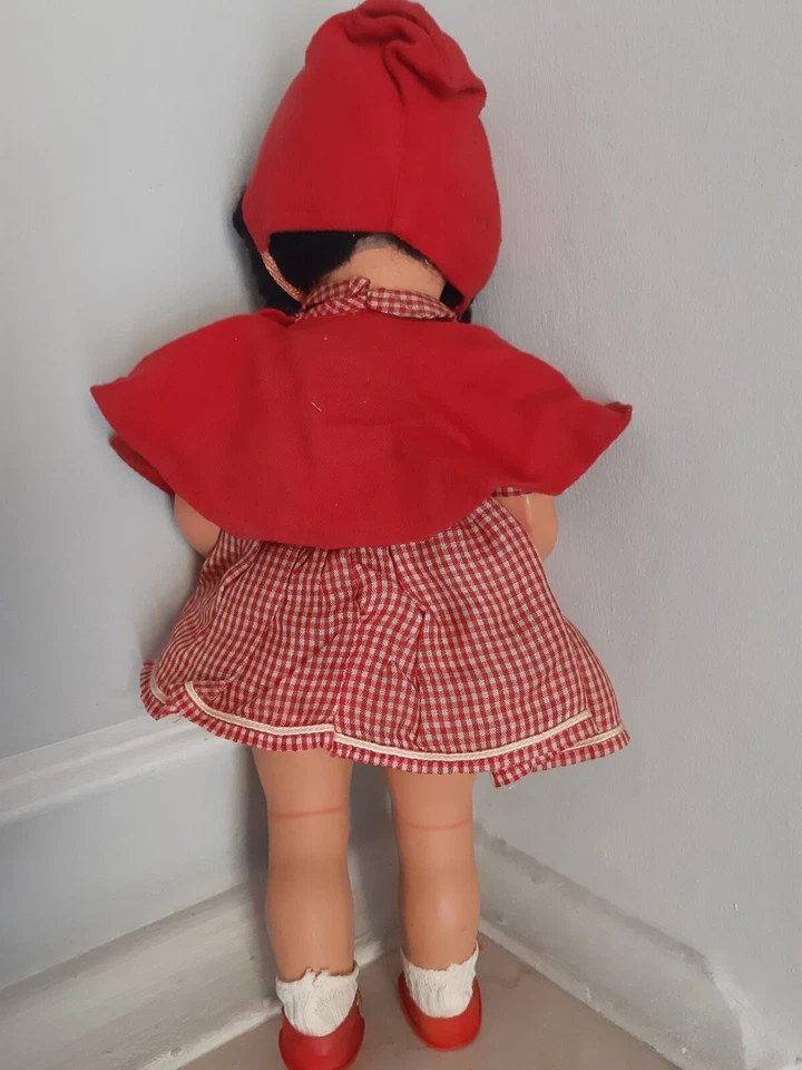 BAMBOLA ATHENA CAPPUCCETTO ROSSO 32 CM - ANNI 40/50 - Immagine 3 di 4