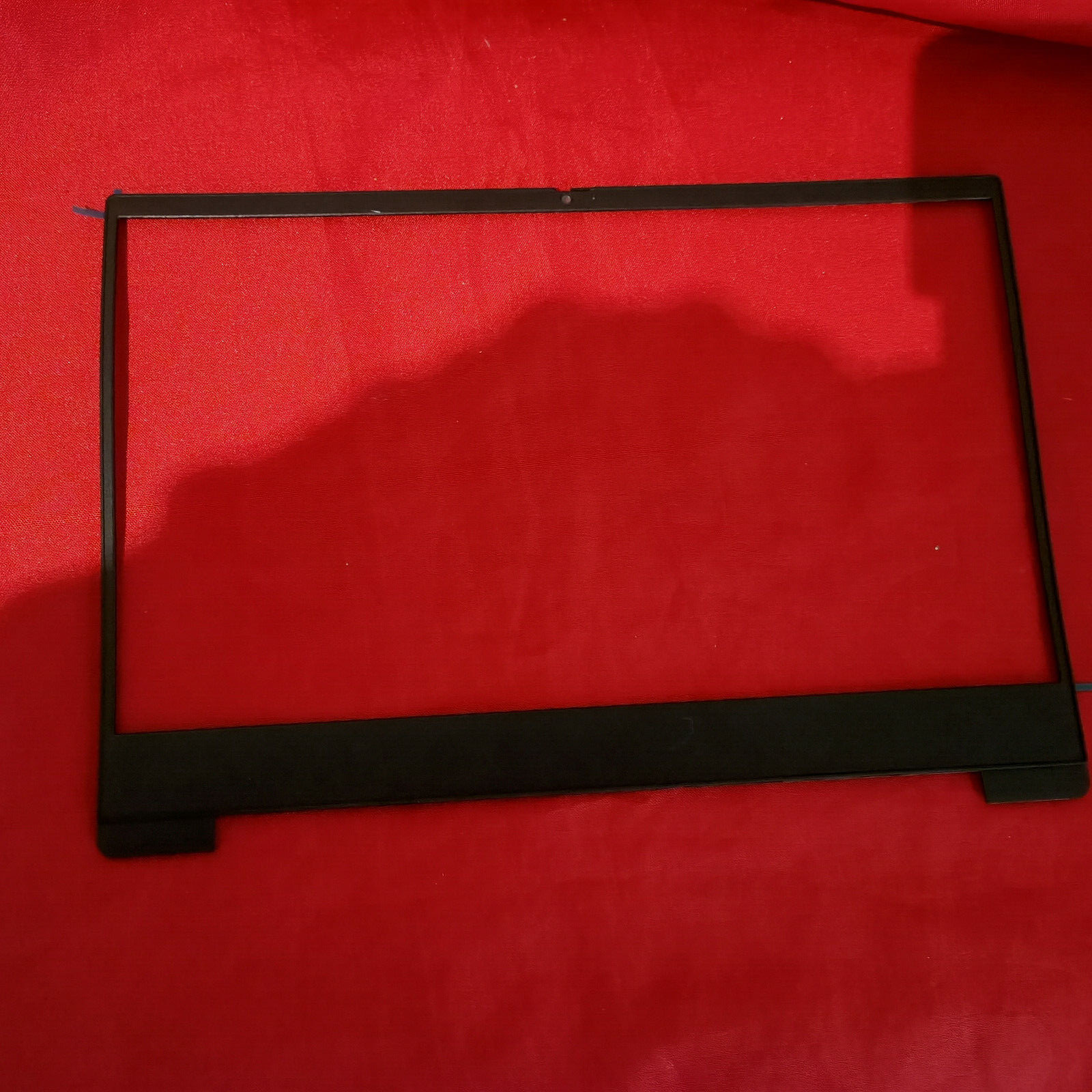 Bezel Lenovo IdeaPad S340-14API pour réparer son PC portable à la maison